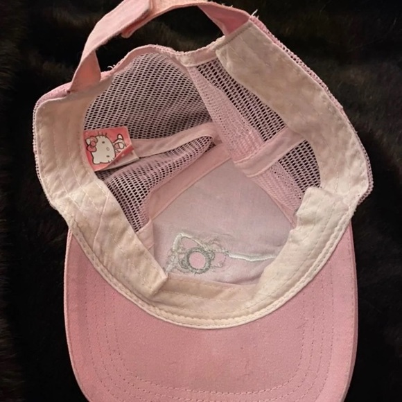 Hello Kitty hat - Picture 2 of 2